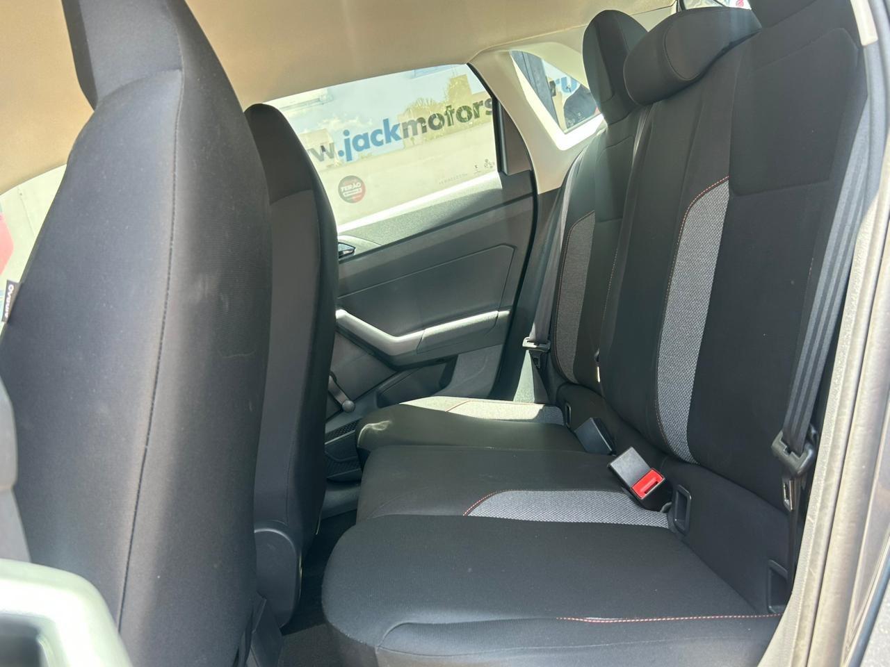 VOLKSWAGEN Polo Hatch - Foto