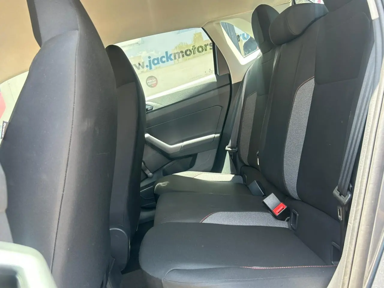 VOLKSWAGEN Polo Hatch - Foto