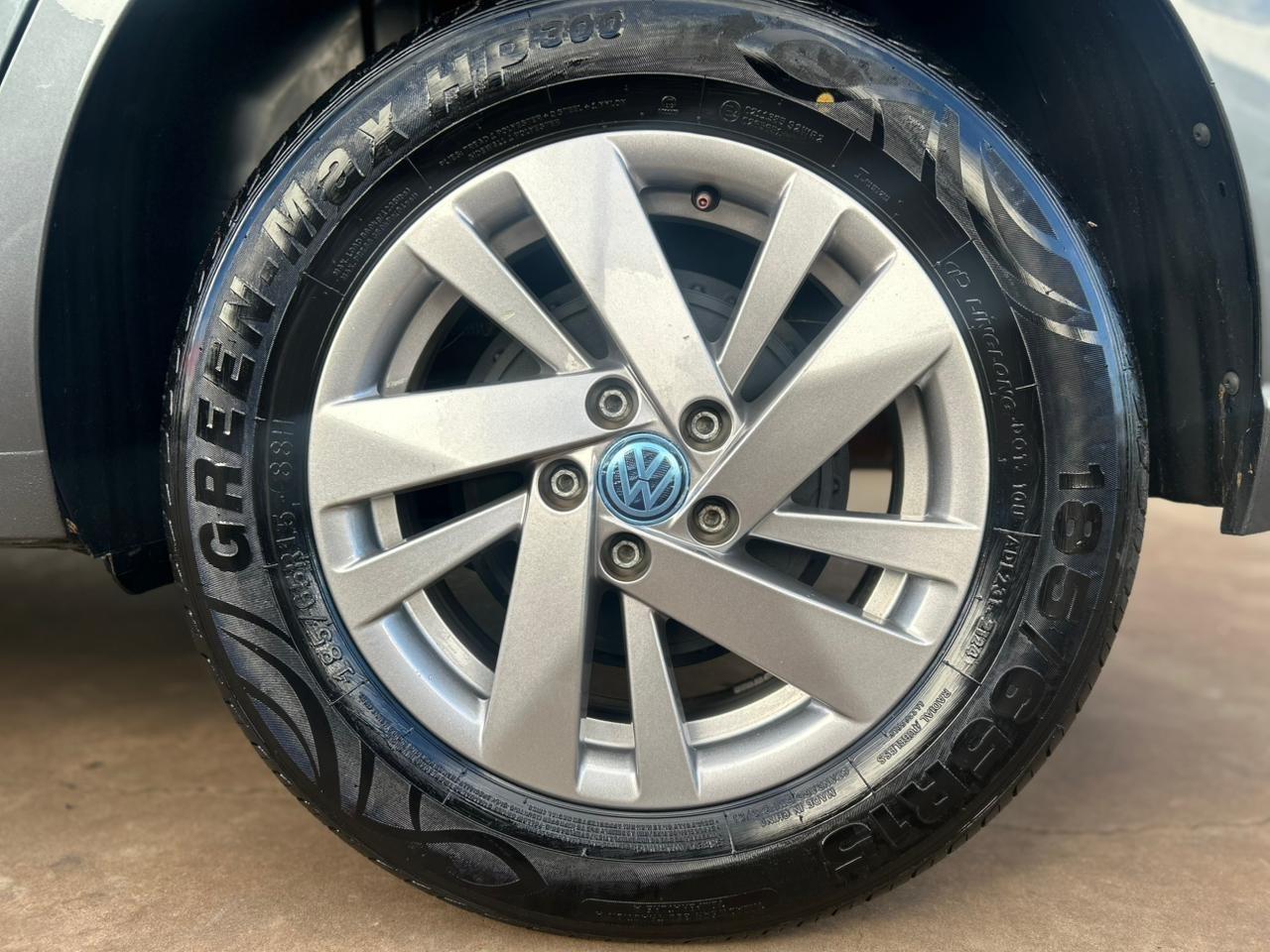 VOLKSWAGEN Polo Hatch - Foto