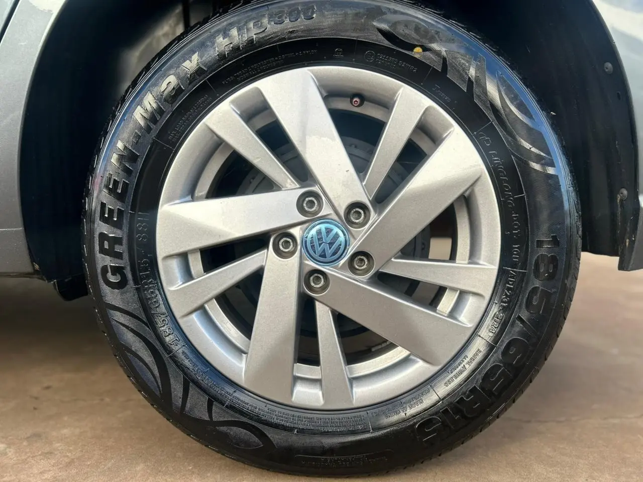 VOLKSWAGEN Polo Hatch - Foto