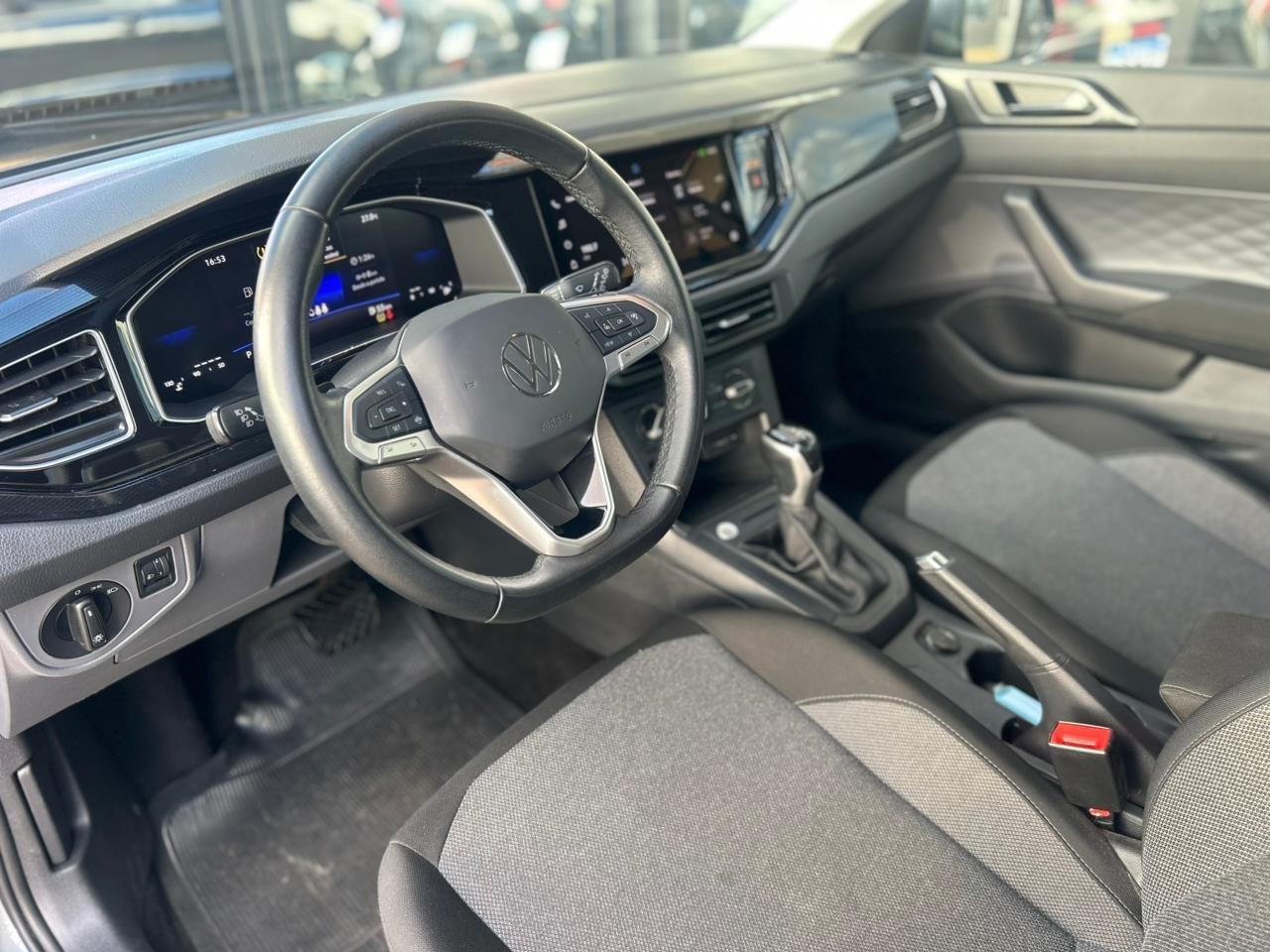 VOLKSWAGEN Polo Hatch - Foto