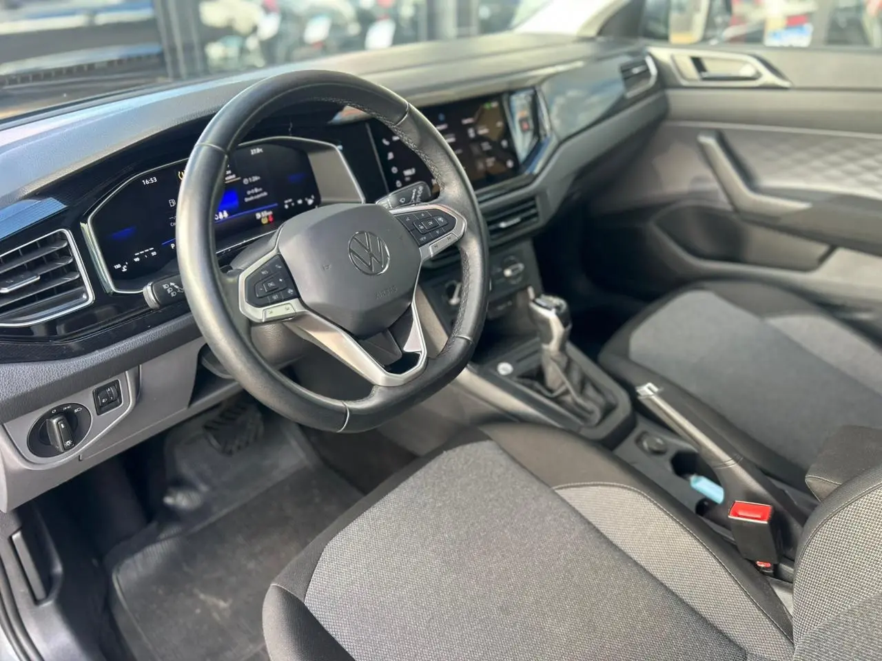 VOLKSWAGEN Polo Hatch - Foto