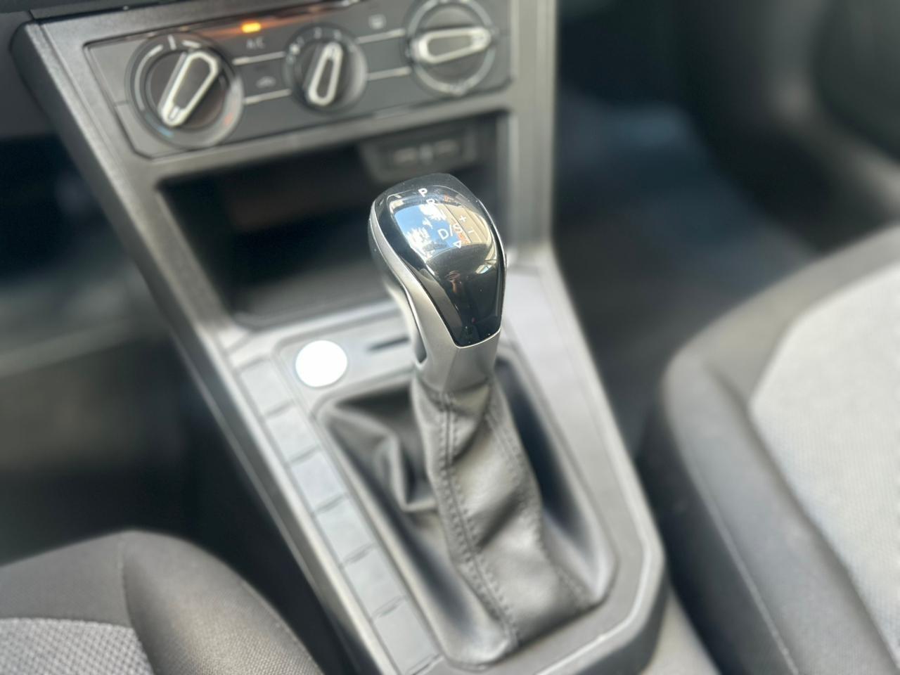 VOLKSWAGEN Polo Hatch - Foto