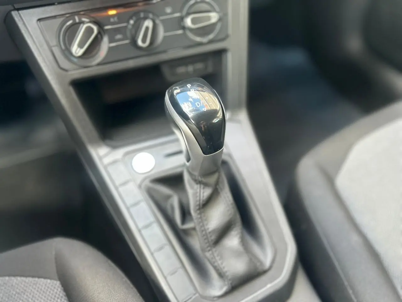 VOLKSWAGEN Polo Hatch - Foto