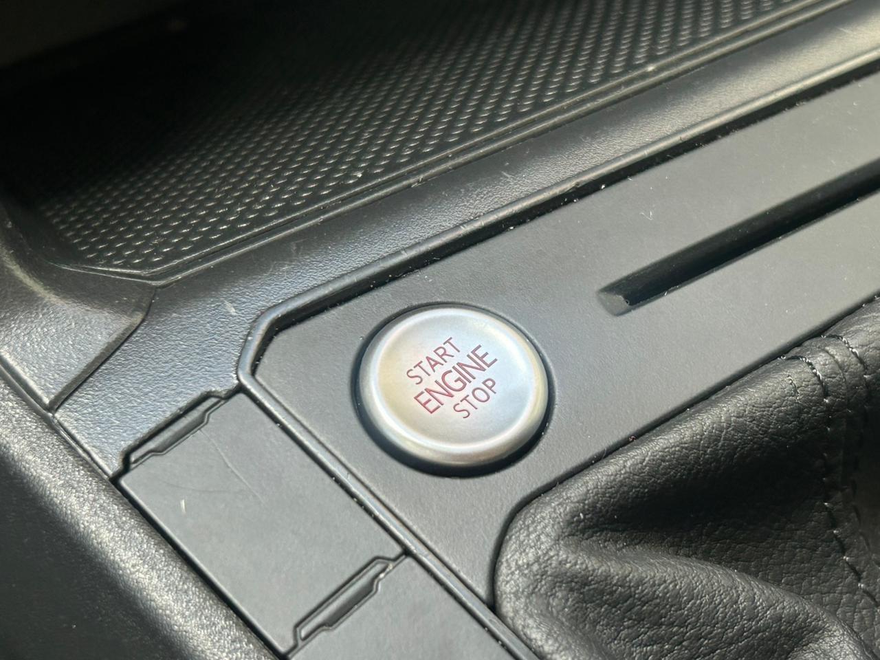 VOLKSWAGEN Polo Hatch - Foto