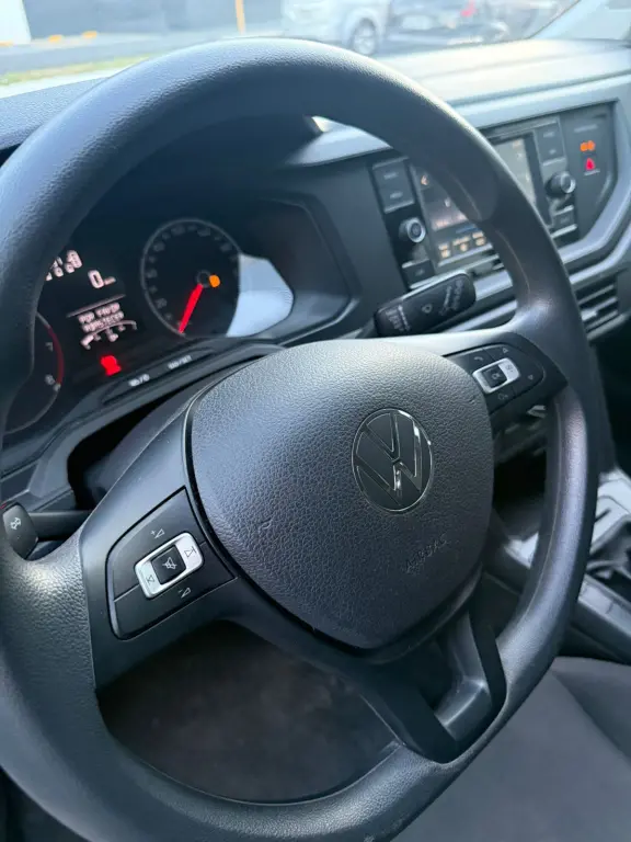 VOLKSWAGEN Polo Hatch - Foto