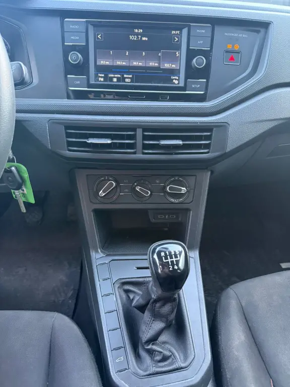 VOLKSWAGEN Polo Hatch - Foto