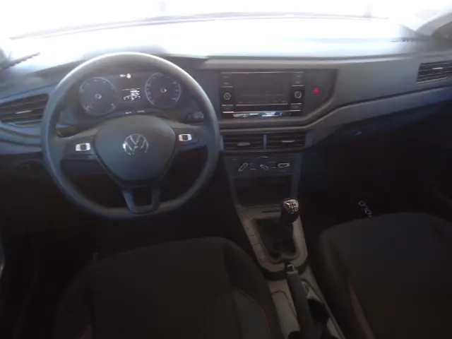 VOLKSWAGEN Polo Hatch - Foto