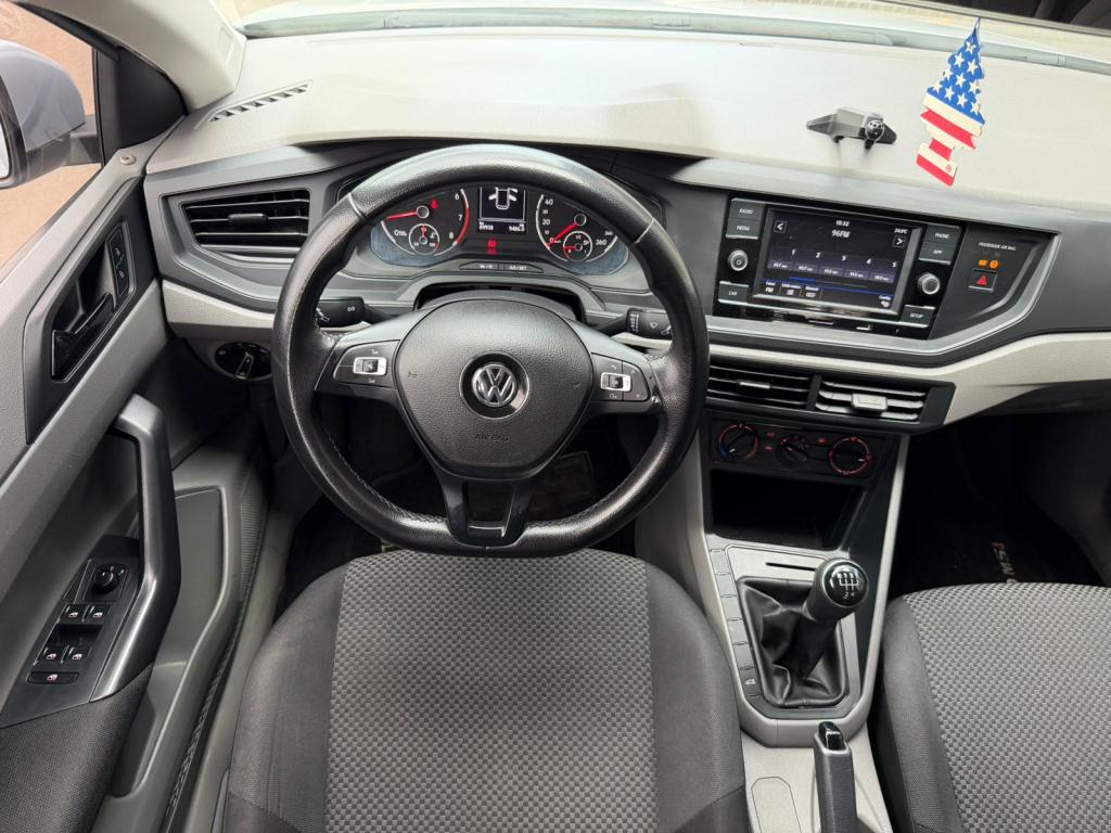 VOLKSWAGEN Polo Hatch - Foto