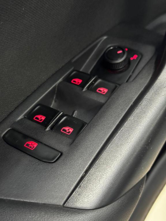 VOLKSWAGEN Polo Hatch - Foto