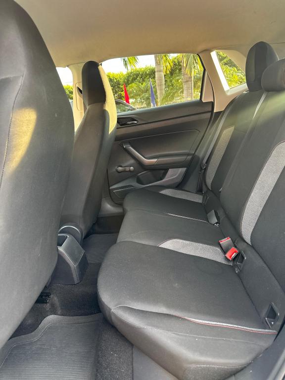 VOLKSWAGEN Polo Hatch - Foto