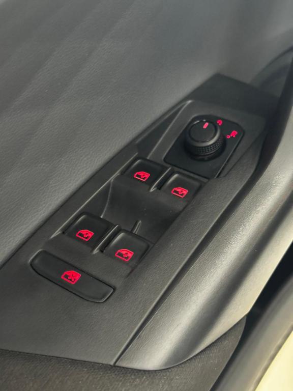 VOLKSWAGEN Polo Hatch - Foto