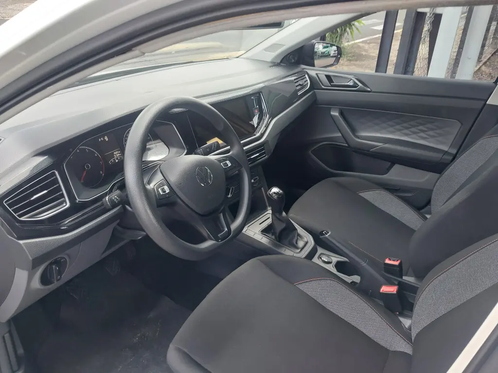 VOLKSWAGEN Polo Hatch - Foto