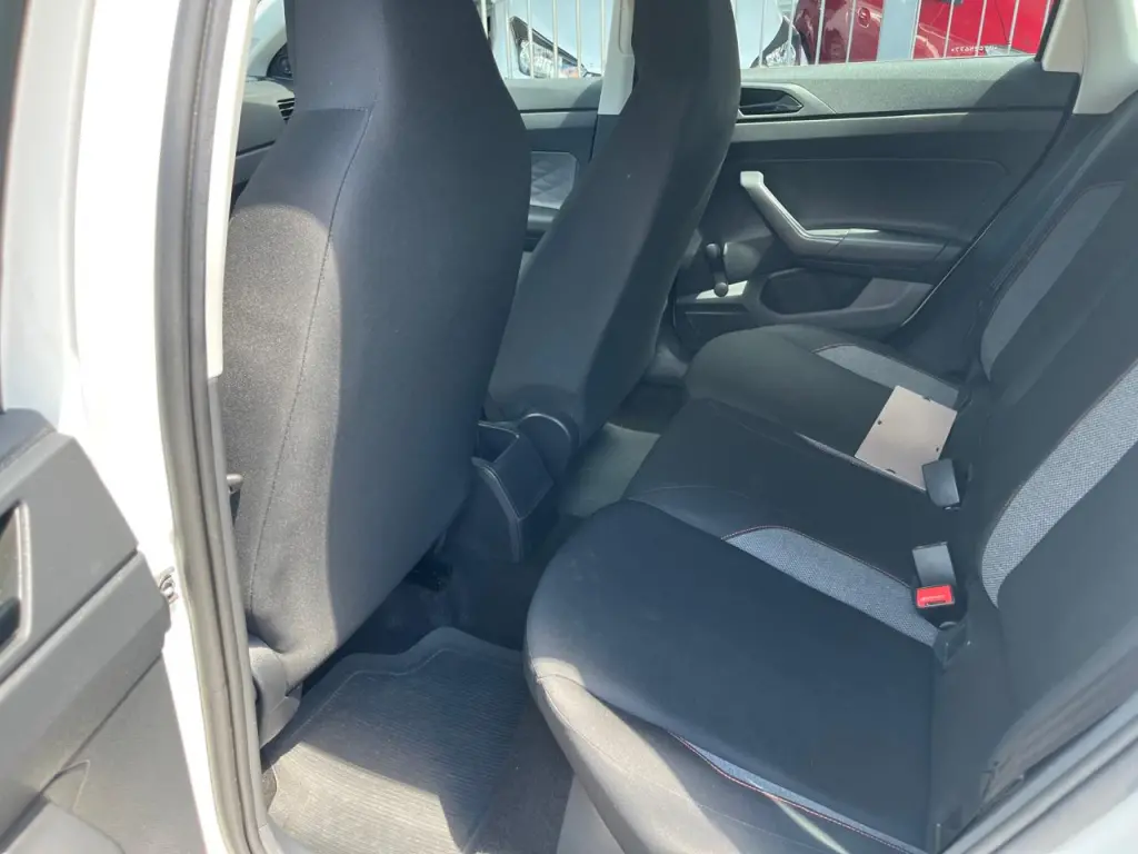 VOLKSWAGEN Polo Hatch - Foto