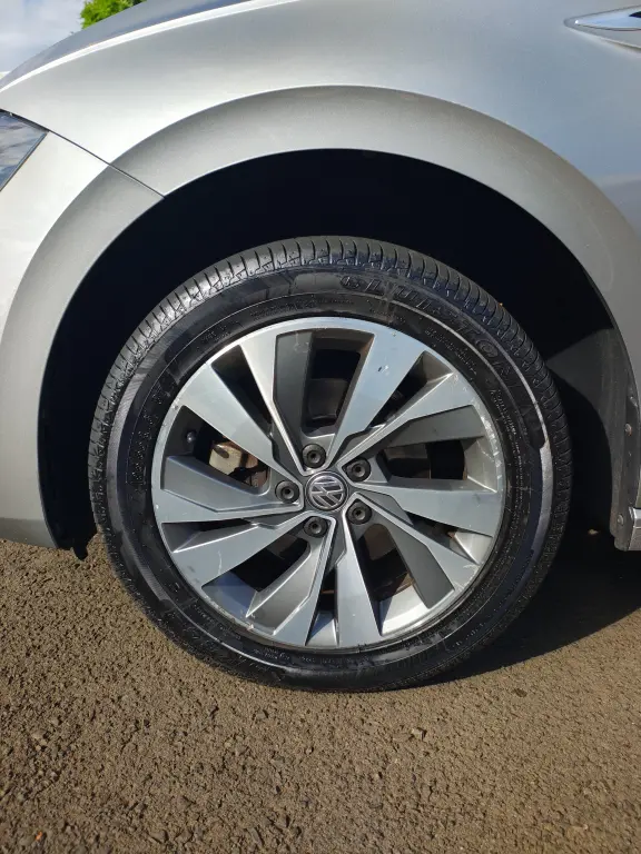 VOLKSWAGEN Polo Hatch - Foto