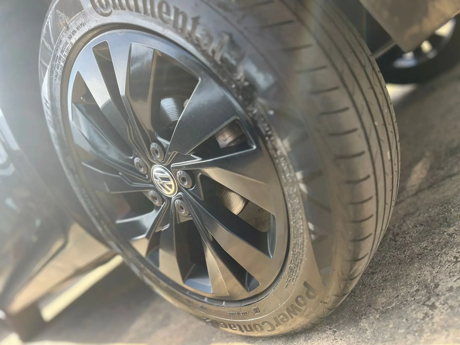 VOLKSWAGEN Polo Hatch - Foto