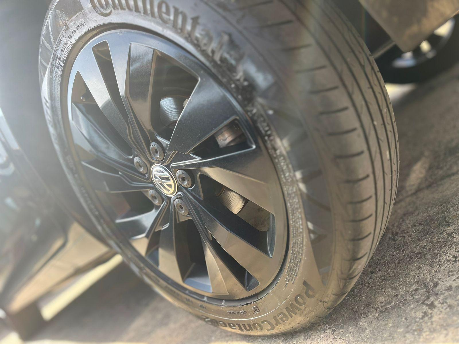 VOLKSWAGEN Polo Hatch - Foto