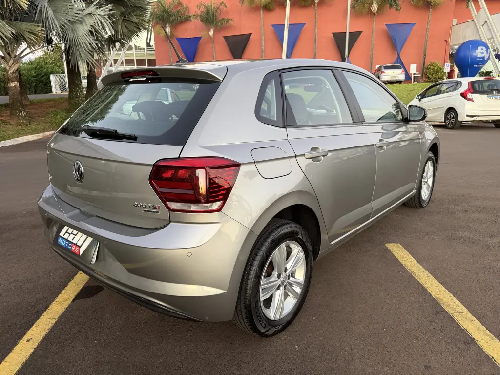 VOLKSWAGEN Polo Hatch - Foto