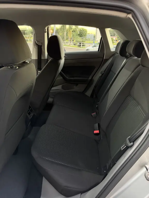 VOLKSWAGEN Polo Hatch - Foto