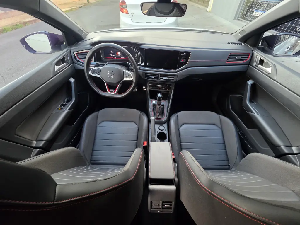 VOLKSWAGEN Polo Hatch - Foto