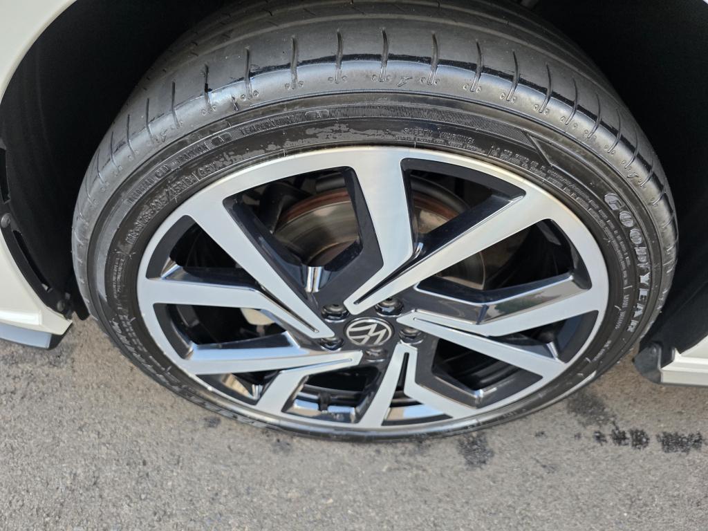 VOLKSWAGEN Polo Hatch - Foto