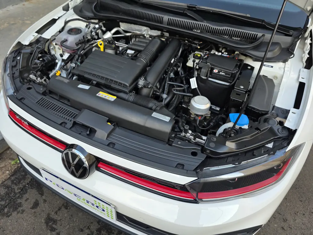 VOLKSWAGEN Polo Hatch - Foto