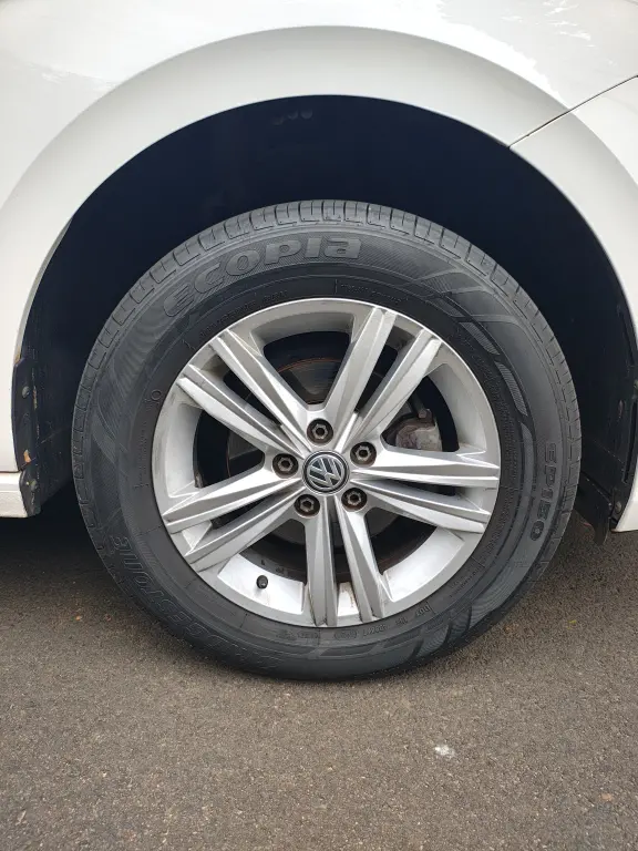 VOLKSWAGEN Polo Hatch - Foto