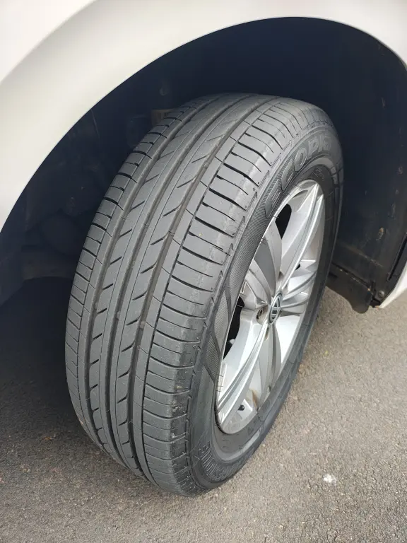 VOLKSWAGEN Polo Hatch - Foto