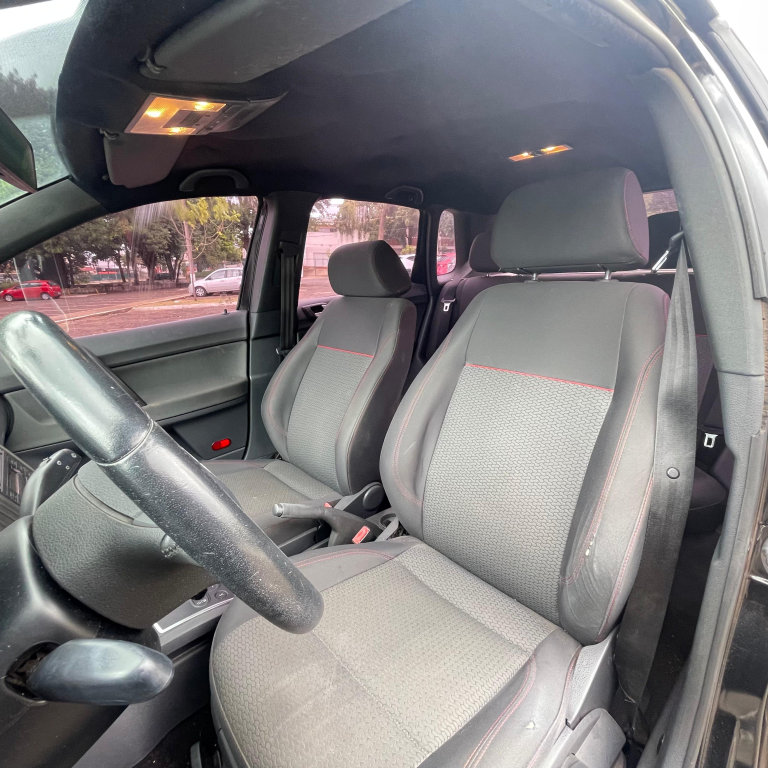 VOLKSWAGEN Polo Hatch - Foto