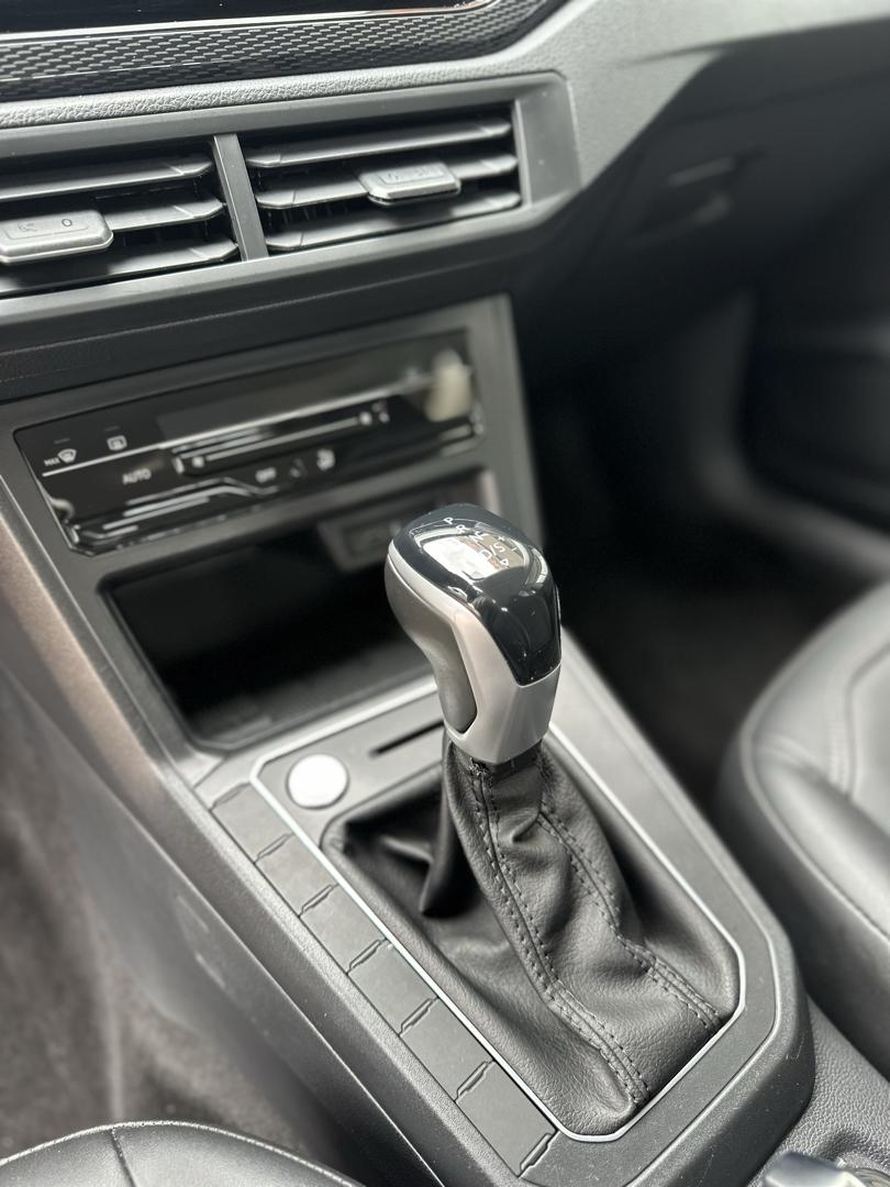 VOLKSWAGEN Polo Hatch - Foto