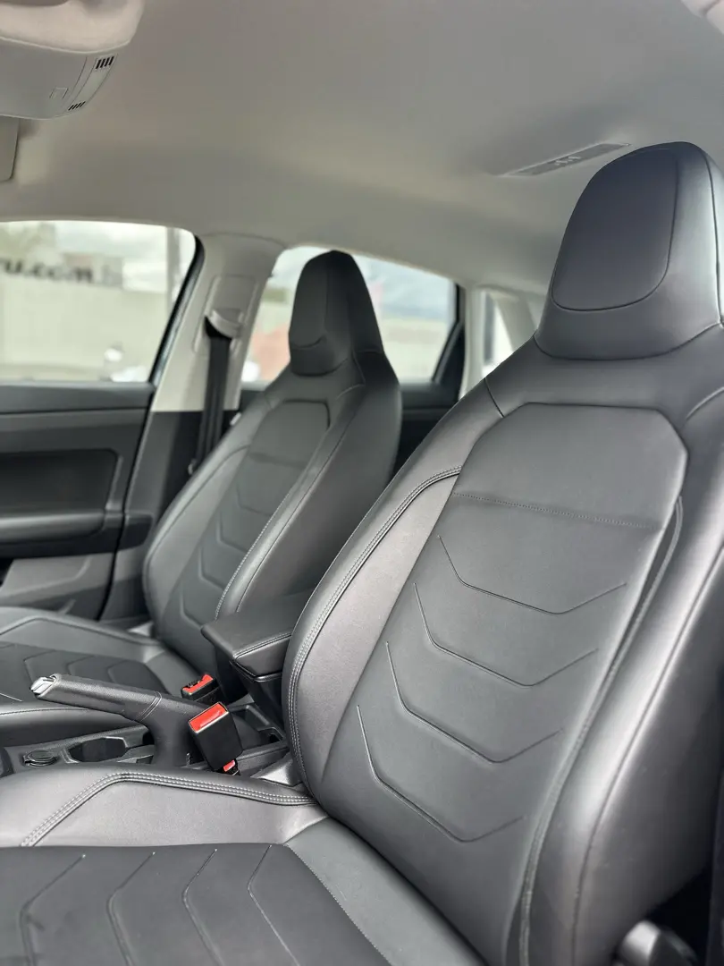 VOLKSWAGEN Polo Hatch - Foto