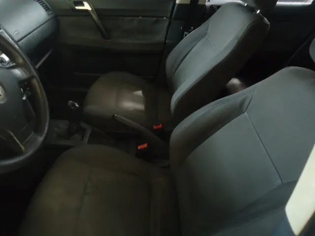 VOLKSWAGEN Polo Hatch - Foto