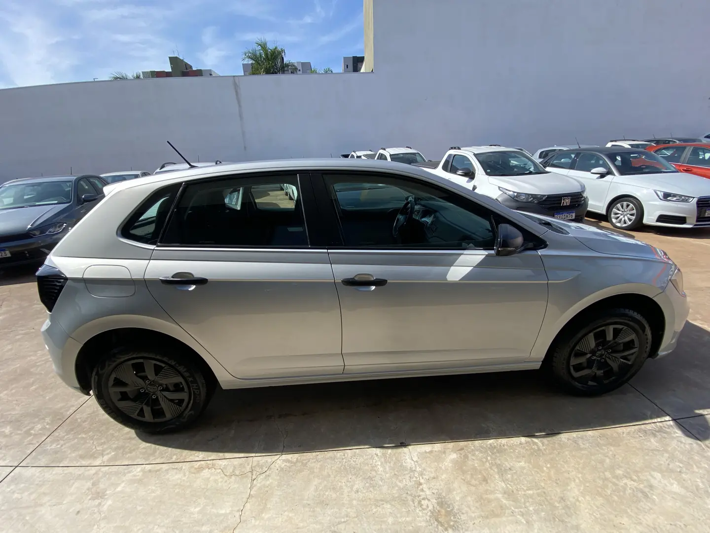 VOLKSWAGEN Polo Hatch - Foto