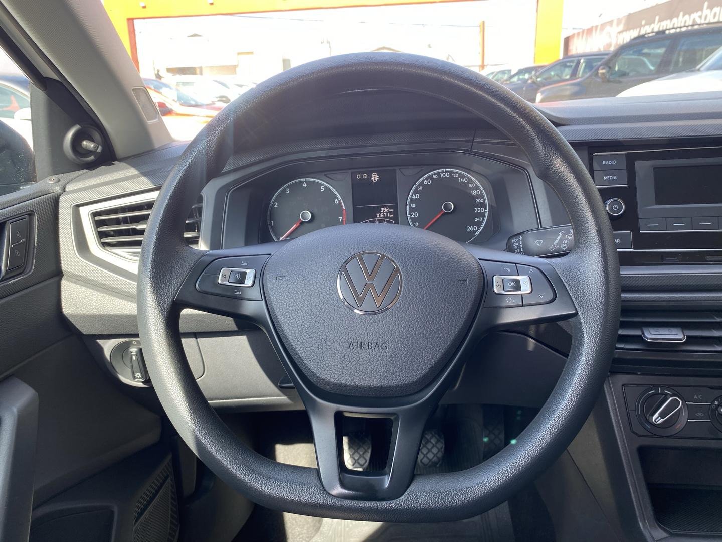VOLKSWAGEN Polo Hatch - Foto