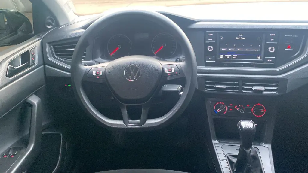 VOLKSWAGEN Polo Hatch - Foto