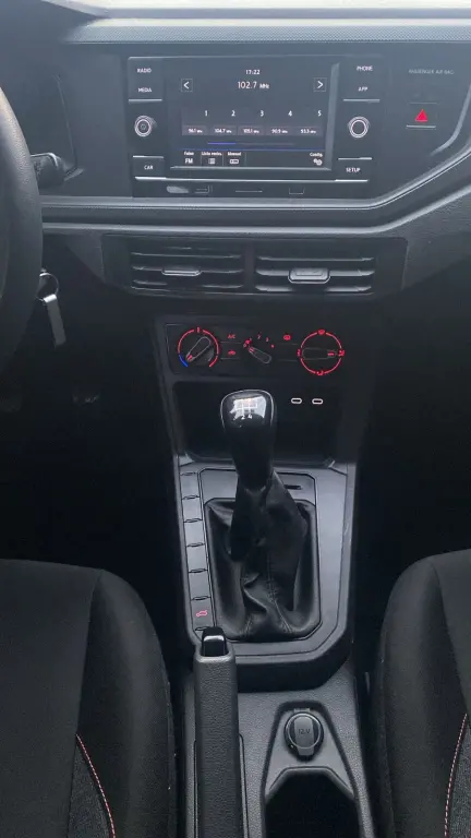 VOLKSWAGEN Polo Hatch - Foto