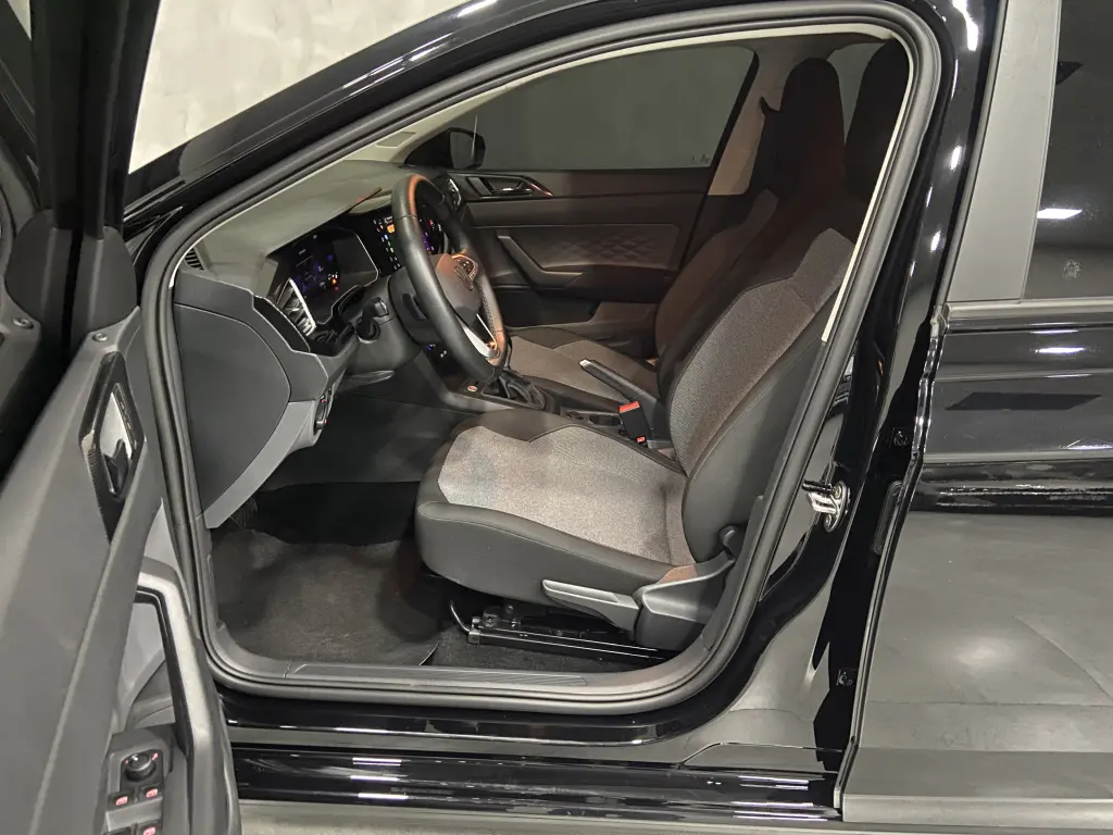 VOLKSWAGEN Polo Hatch - Foto