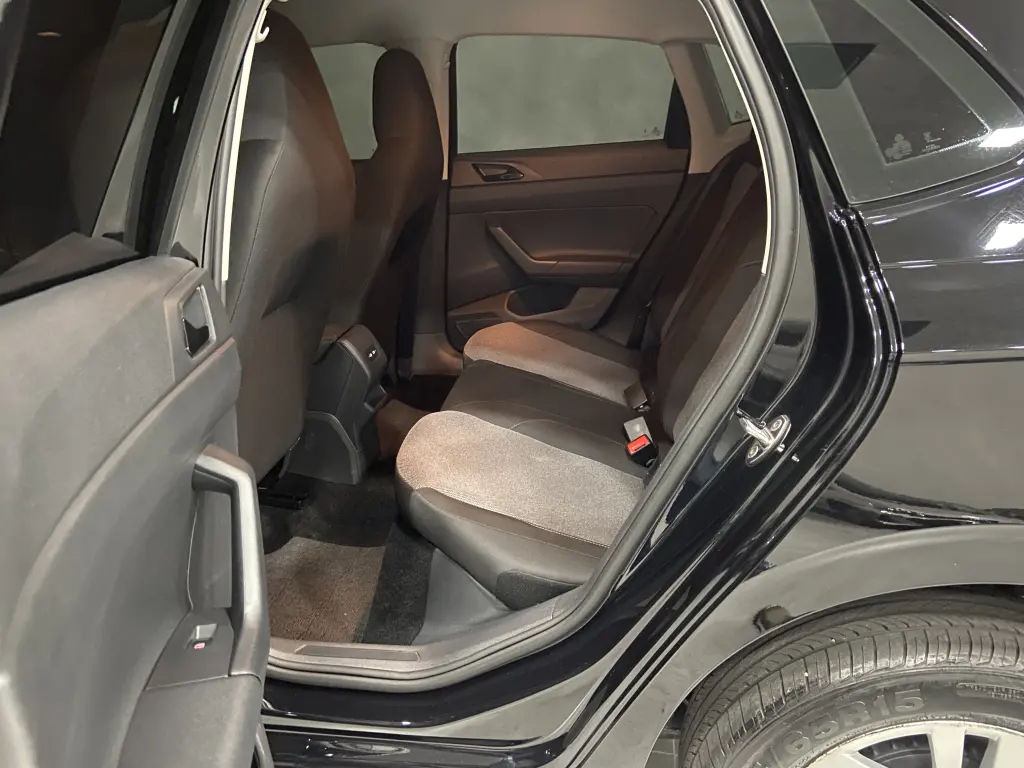 VOLKSWAGEN Polo Hatch - Foto