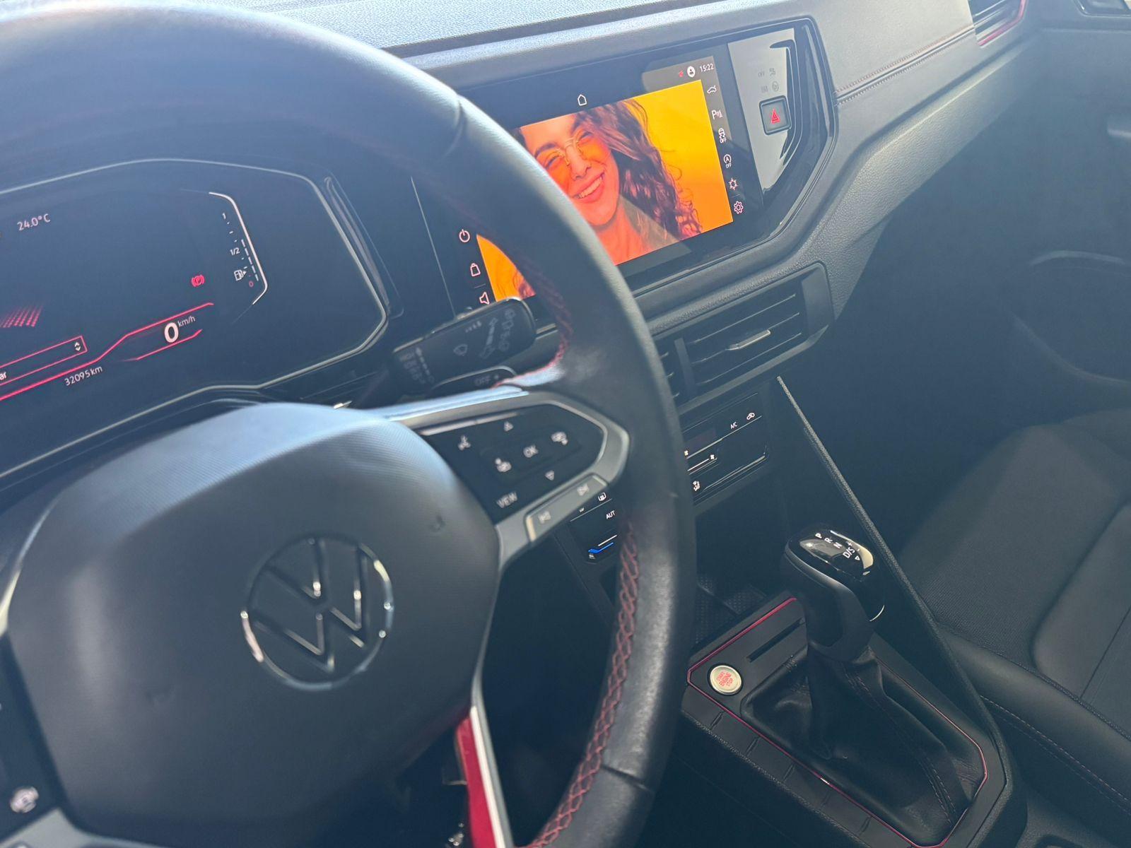 VOLKSWAGEN Polo Hatch - Foto