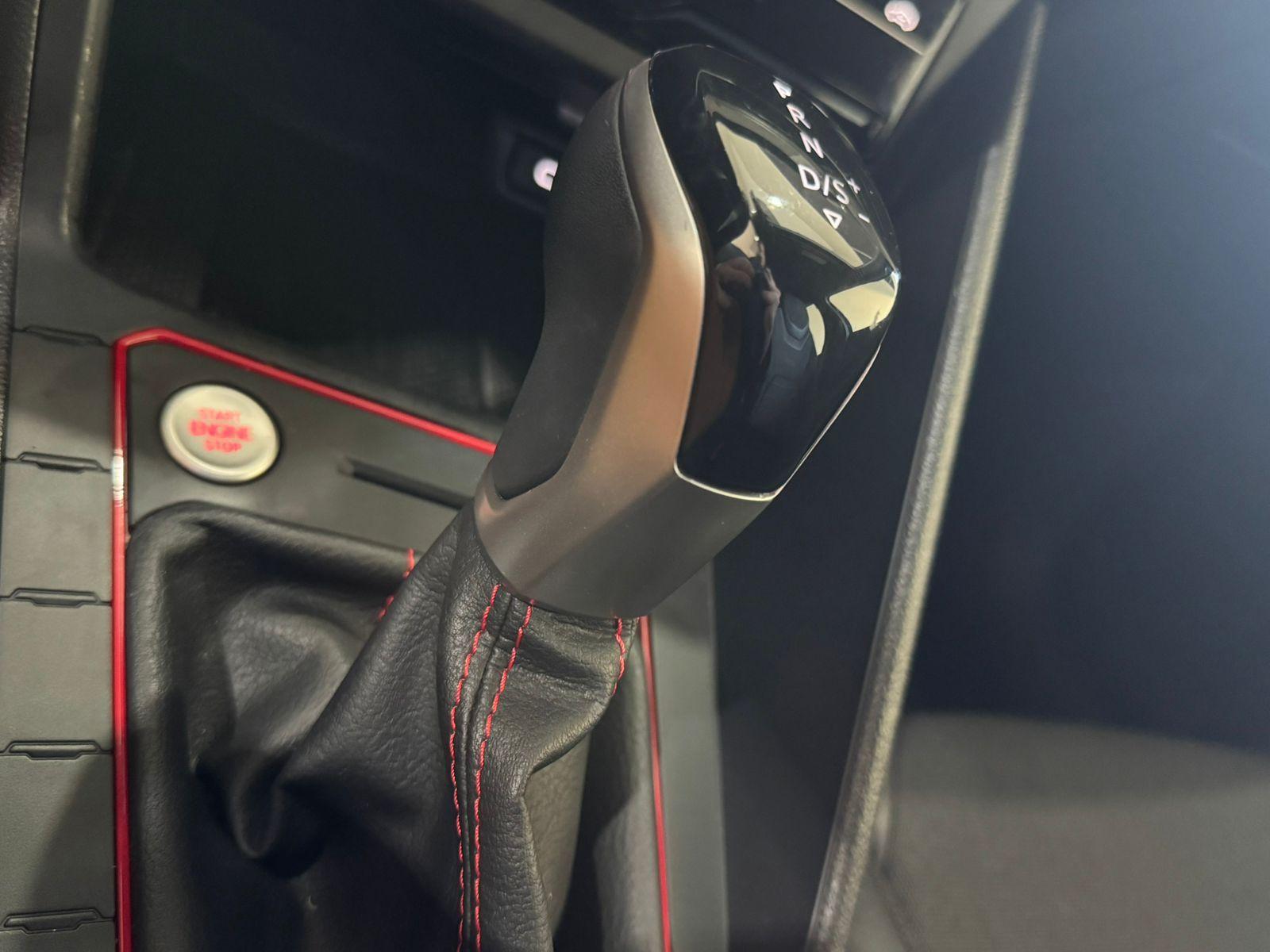 VOLKSWAGEN Polo Hatch - Foto