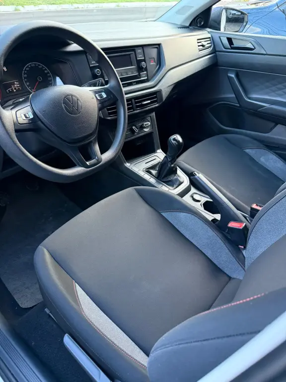 VOLKSWAGEN Polo Hatch - Foto