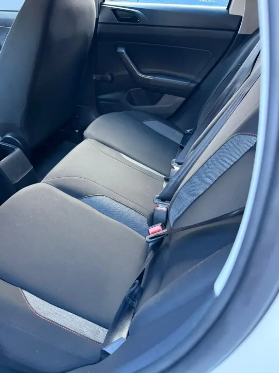 VOLKSWAGEN Polo Hatch - Foto