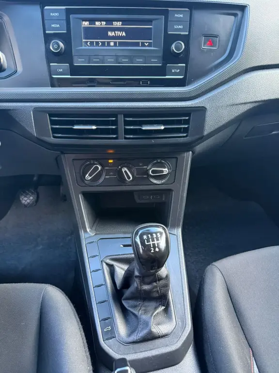 VOLKSWAGEN Polo Hatch - Foto