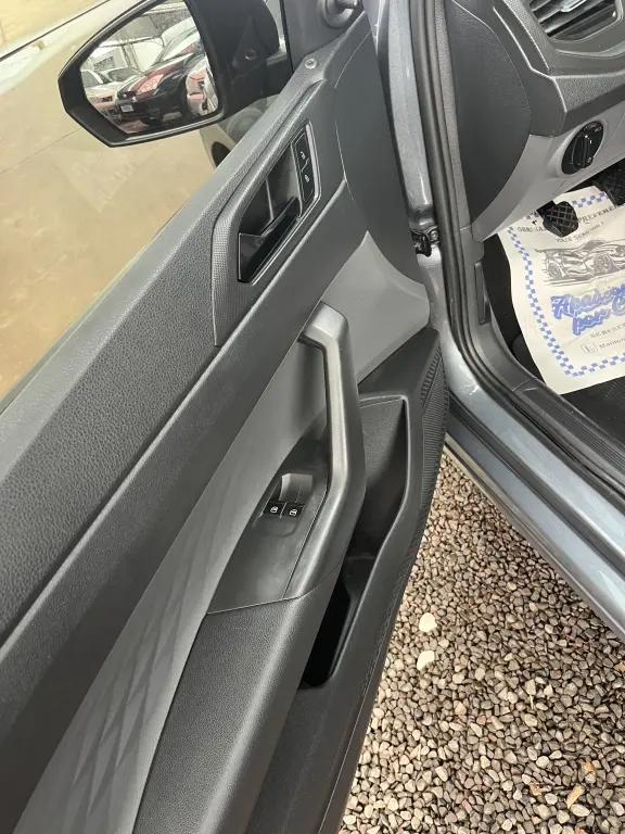 VOLKSWAGEN Polo Hatch - Foto