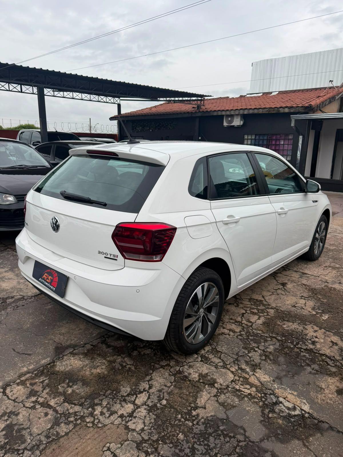 VOLKSWAGEN Polo Hatch - Foto