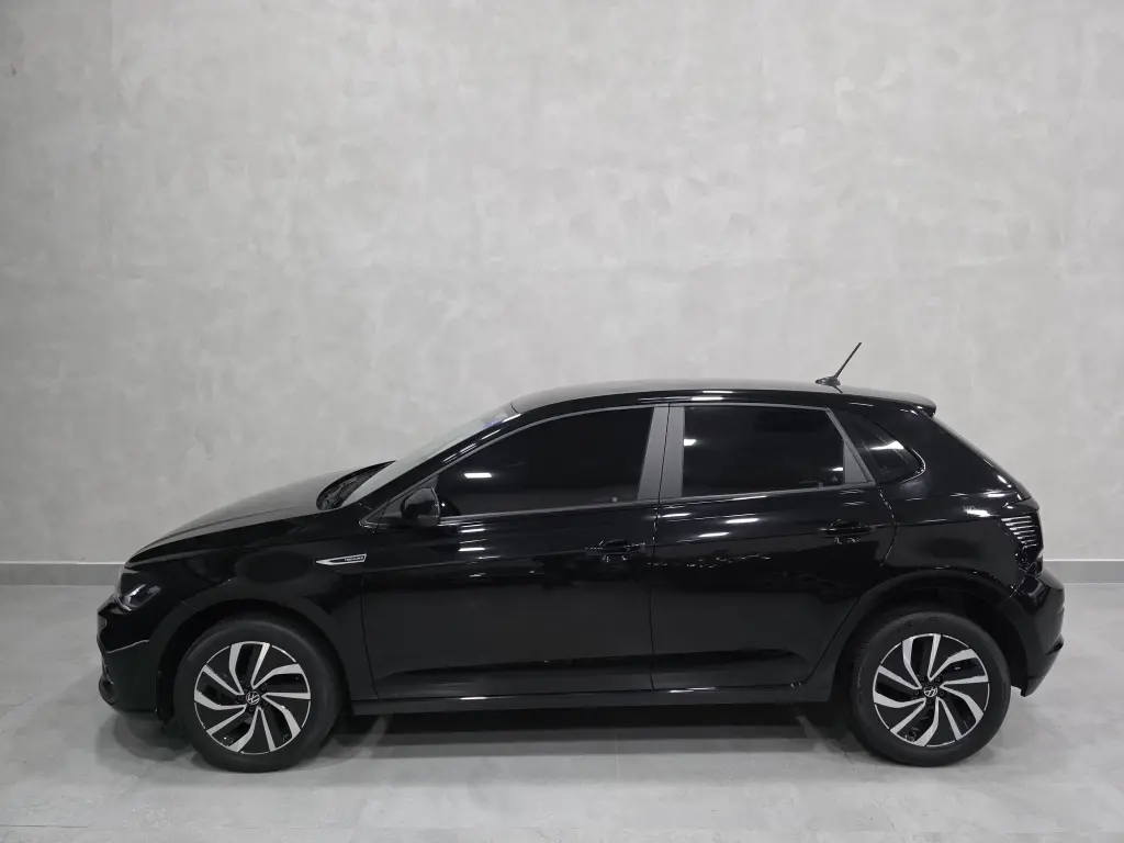 VOLKSWAGEN Polo Hatch - Foto