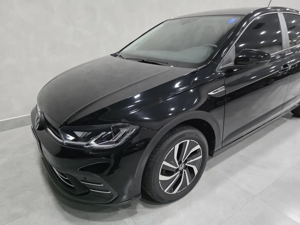 VOLKSWAGEN Polo Hatch - Foto
