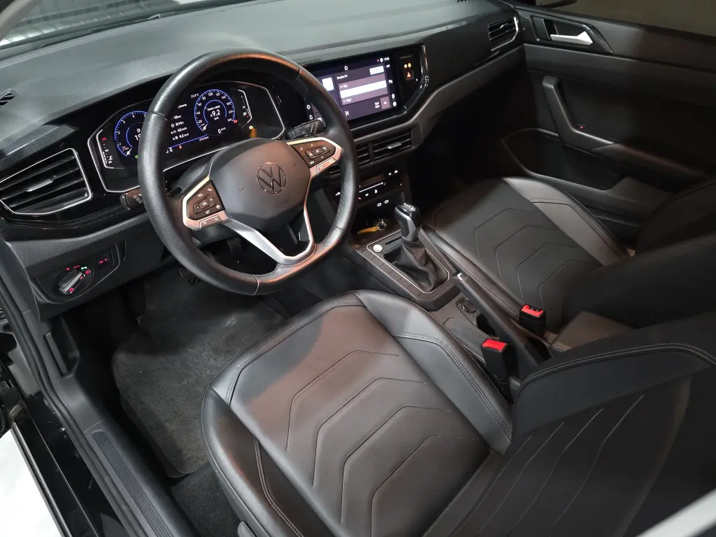VOLKSWAGEN Polo Hatch - Foto