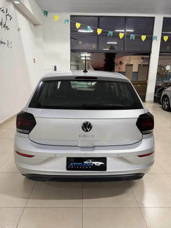 VOLKSWAGEN Polo Hatch - Foto