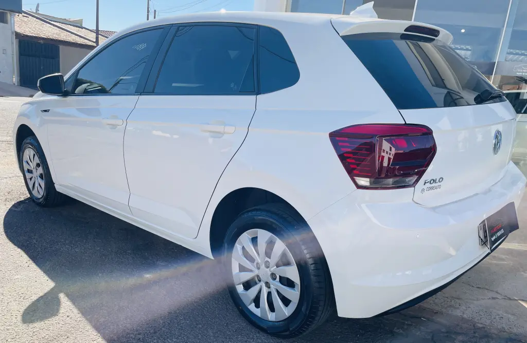 VOLKSWAGEN Polo Hatch - Foto